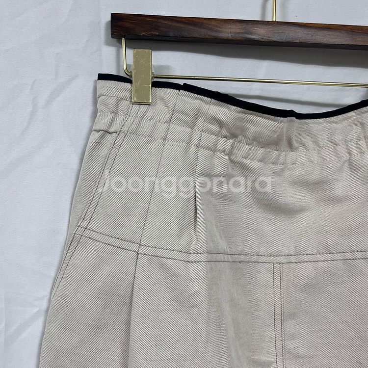 [한섬] 래트바이티 아이보리 데님 밴딩 스커트--2
