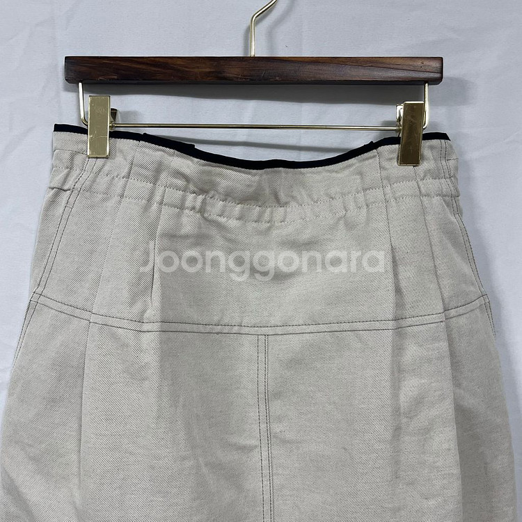 [한섬] 래트바이티 아이보리 데님 밴딩 스커트--3