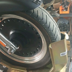 할리 팻보이 휠셋트 팝니다 타이어 포함