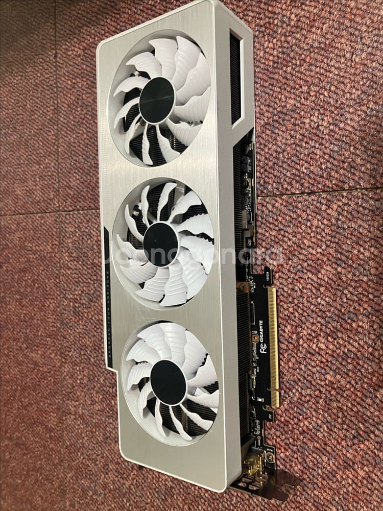 기가바이트 RTX 3090 VISION--0