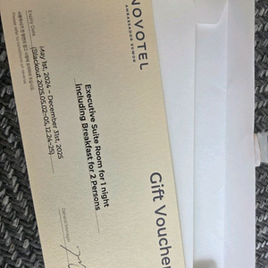 앰배서더 노보텔 숙박권 팔아요.