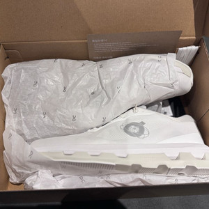 온 러닝 x 키스 kith 클라우드존 화이트 러닝화 팝