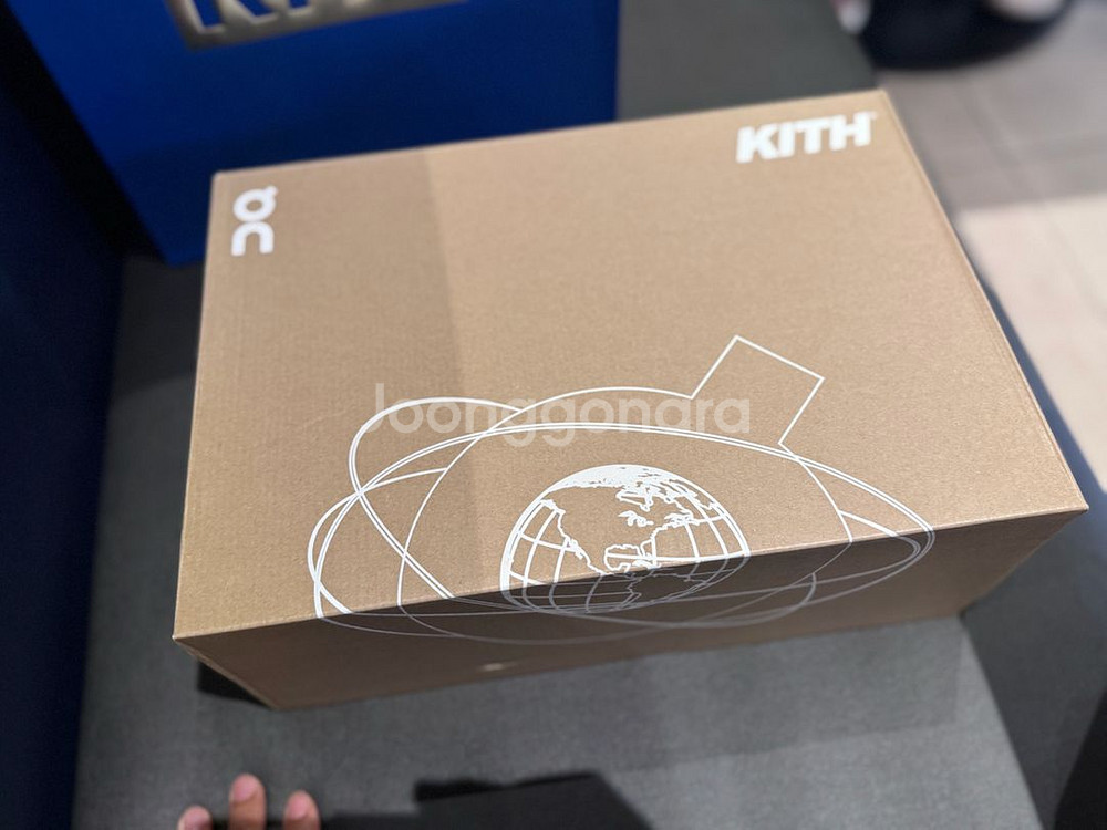 온 러닝 x 키스 kith 클라우드존 화이트 러닝화 팝--2