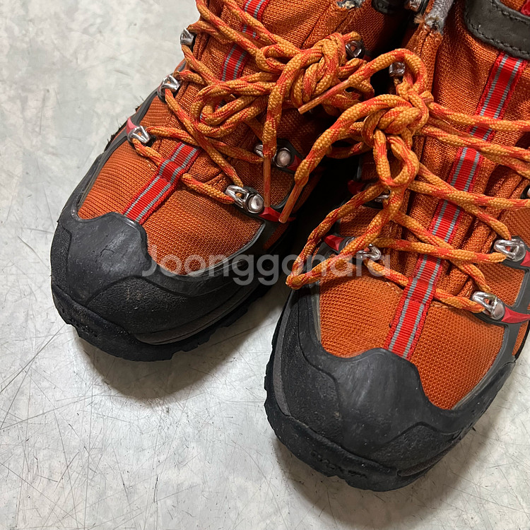블랙야크 여성 등산화신발 245--1