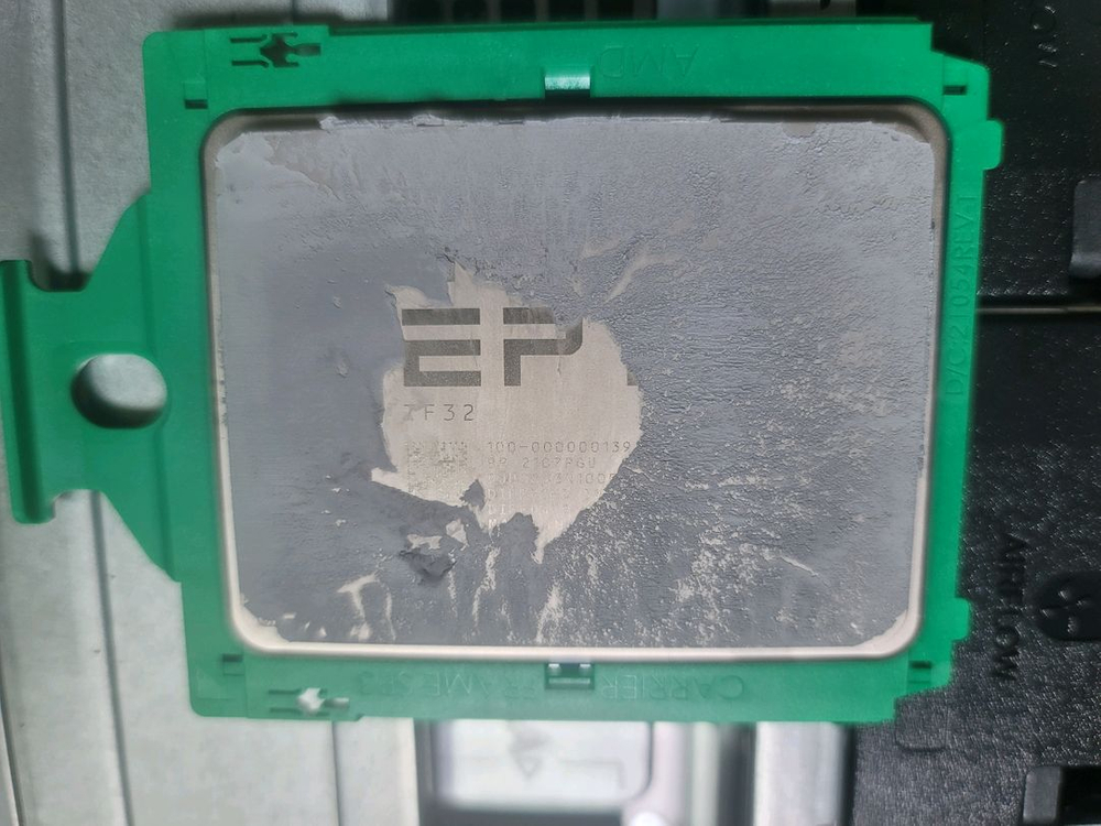 AMD EPYC 7F32 2개 쿨러미포함 이미지