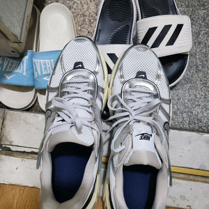 나이키 V2K 런 실버