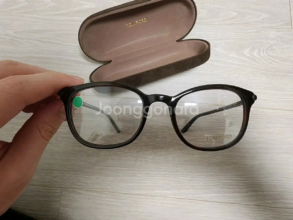 톰포드 안경테 급처합니다--2
