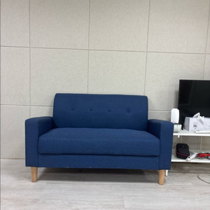 파란색 2인용 소파