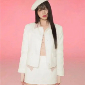 (새상품급) 뉴얼린 제니 엠블럼 트위드 자켓 아이보리