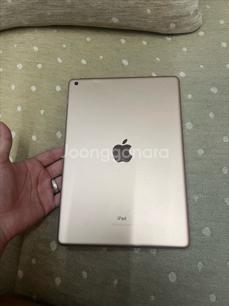 아이패드 8세데 32gb 로즈골드 판매합니다--1