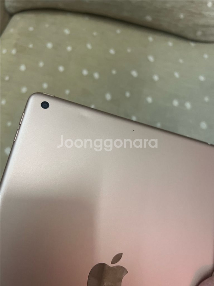 아이패드 8세데 32gb 로즈골드 판매합니다--5