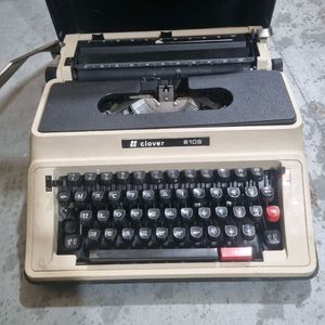 클로버 810S 타자기