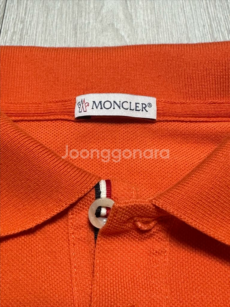 몽클레어 오렌지색 남성 반팔 폴로셔츠입니다--4