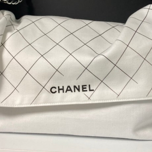 샤넬 스몰 더스트백 상자 삽니다