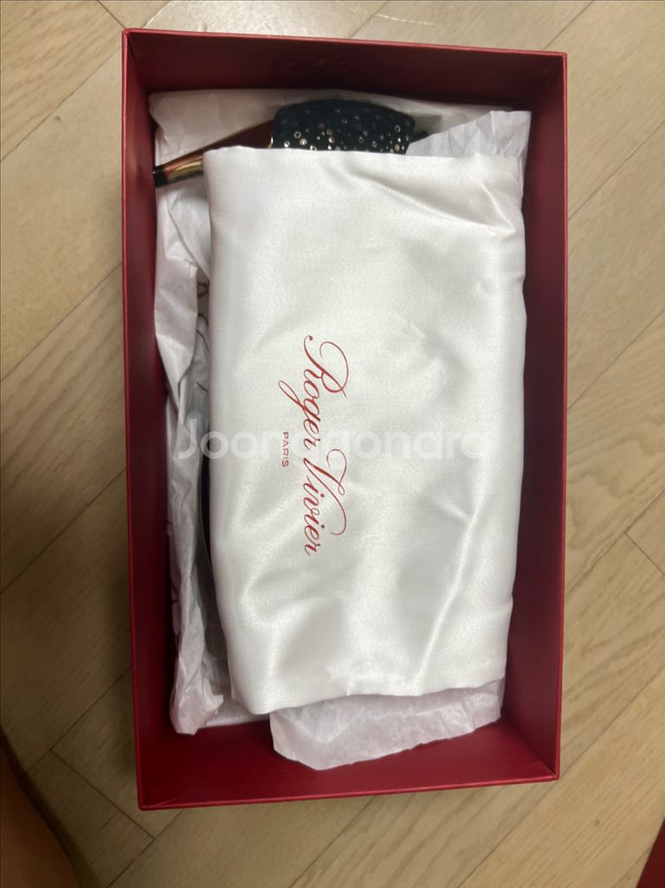 로저비비에 38사이즈 펌프스 힐 새상품--4