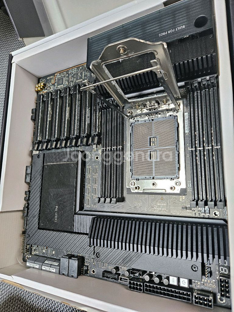 ASUS WRX80E-SAGE SE WIFI 메인보드--1