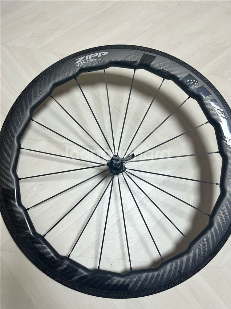 알리발 zipp454nsw 림브 휠셋 팝니다.--1