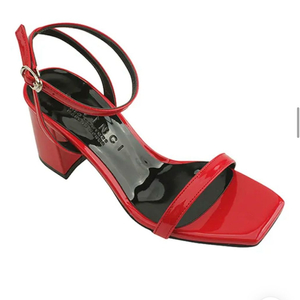 (새상품)에나멜통굽하이힐 250사이즈