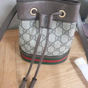 구찌 인터로킹 GG 캔버스 버킷백