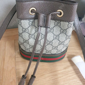 구찌 인터로킹 GG 캔버스 버킷백