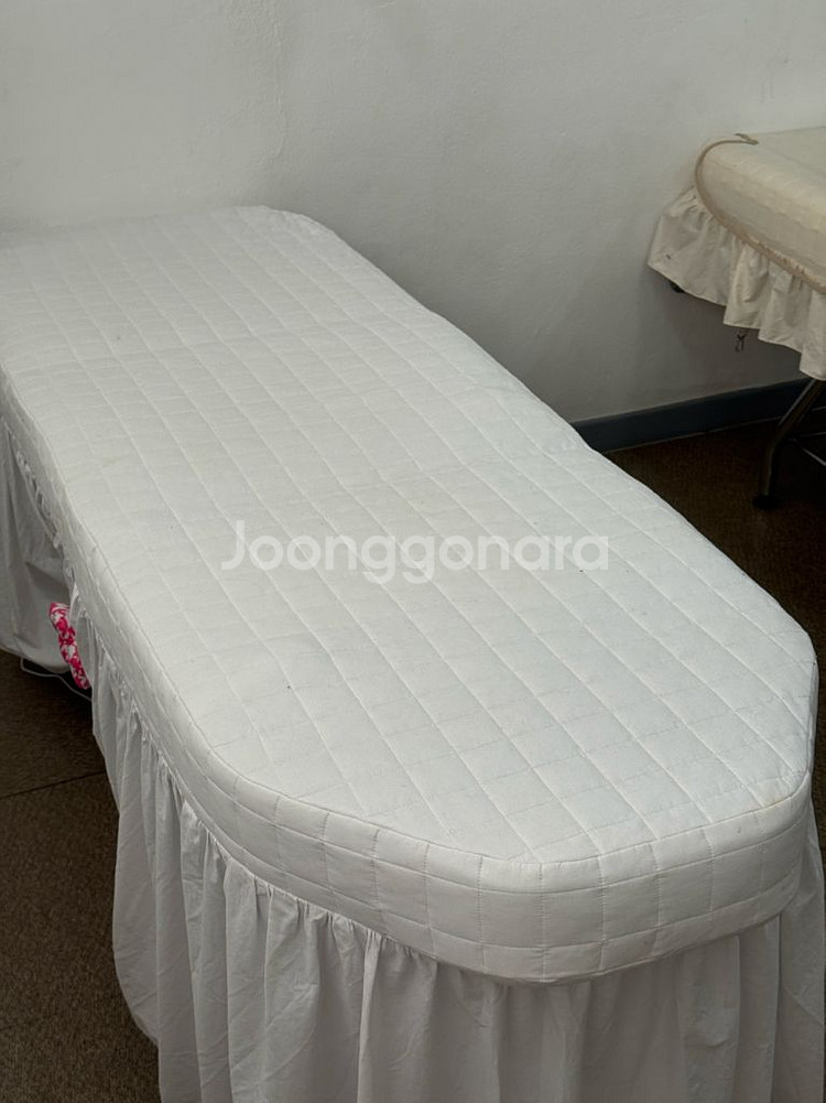 3도어 수납장, 미드센츄리 철제 테이블, 뷰티 미용배드--6