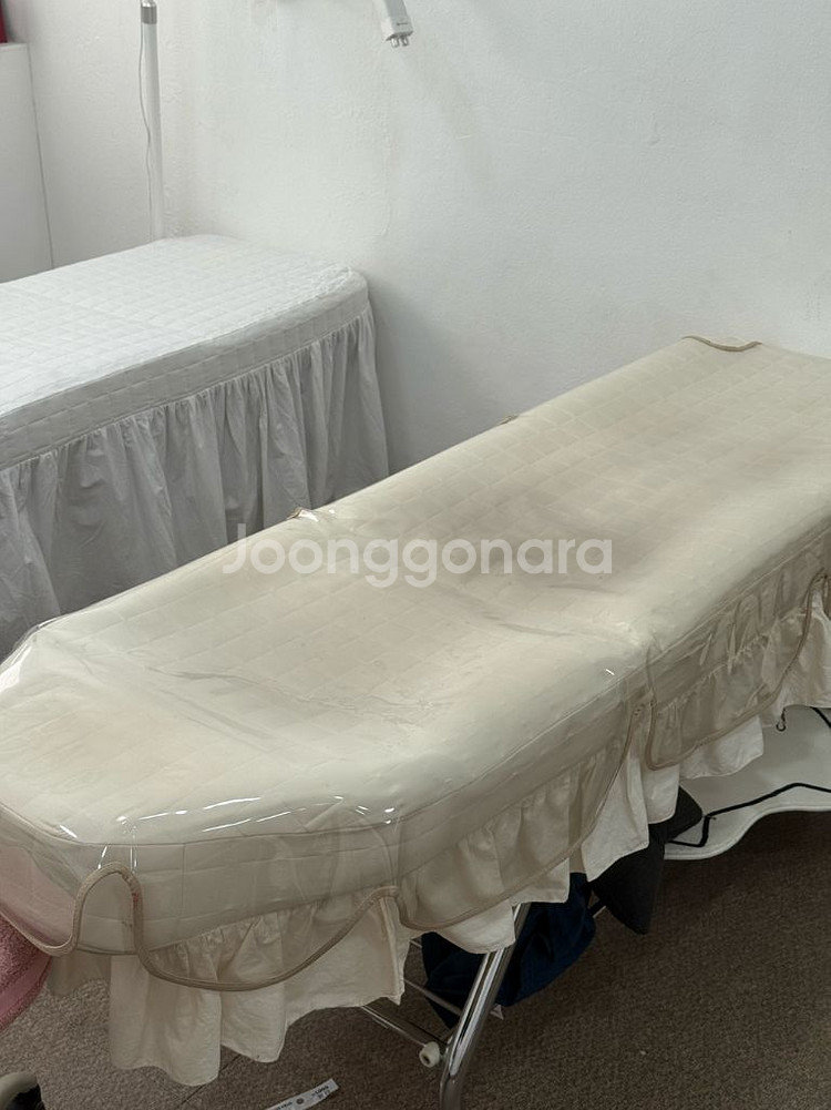 3도어 수납장, 미드센츄리 철제 테이블, 뷰티 미용배드--7