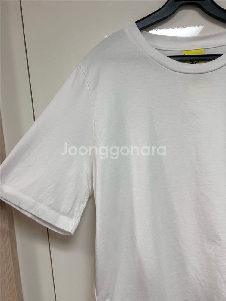 24 럭키슈에뜨 숄더 레터링 티셔츠 라운드넥 반팔티--6