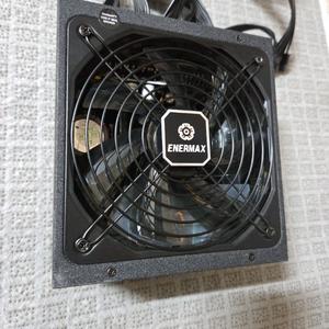 에너맥스 850w 풀모듈러 파워서플라이