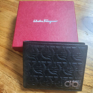 페레가모 반지갑 팝니다