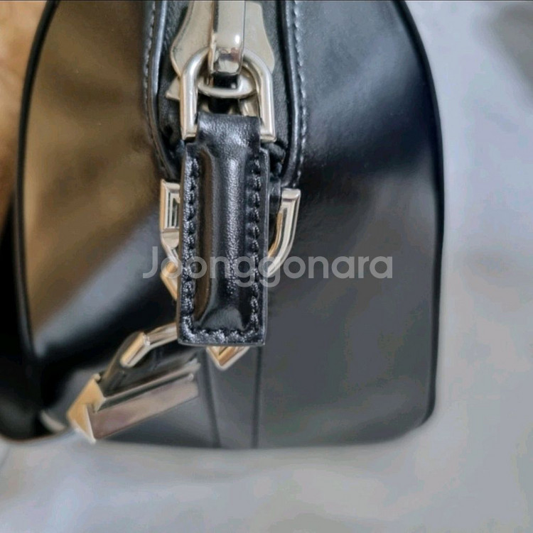 정품 지방시 안티고나 미듐 백 BB05118014 00--4