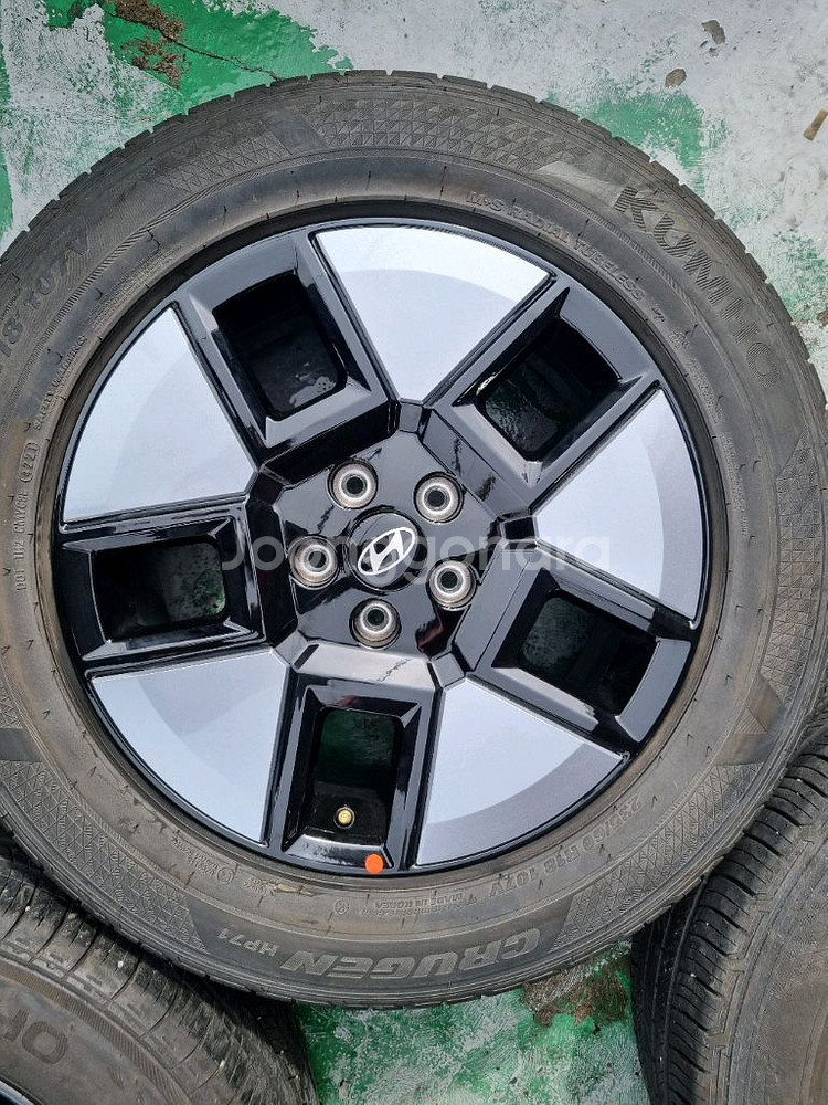 부산 싼타페 쏘렌토R 순정18인치 휠타이어셋트판매합니다--2