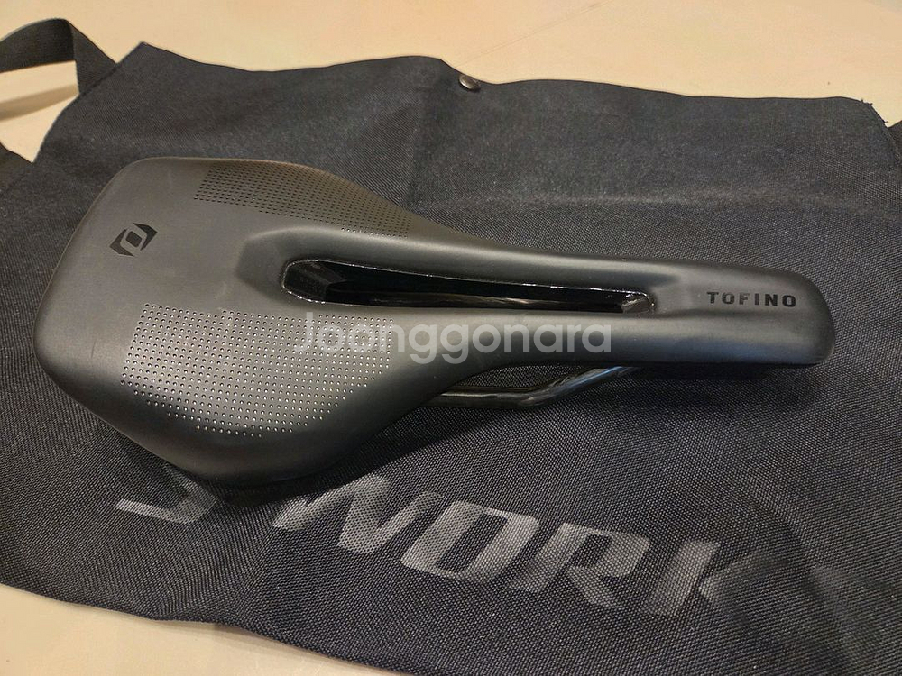 TOFINO R 1.0 CUT OUT SADDLE--0