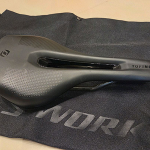 TOFINO R 1.0 CUT OUT SADDLE