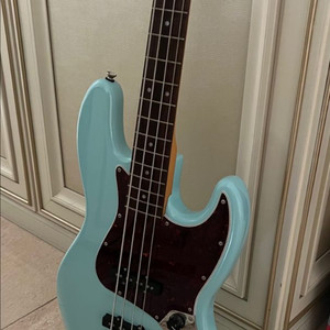 스콰이어 클래식 바이브 60 재즈 베이스기타 이미지