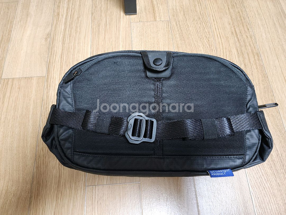 툴레 택트 웨이스트팩 5L 블랙 슬링백 힙색 팝니다--1