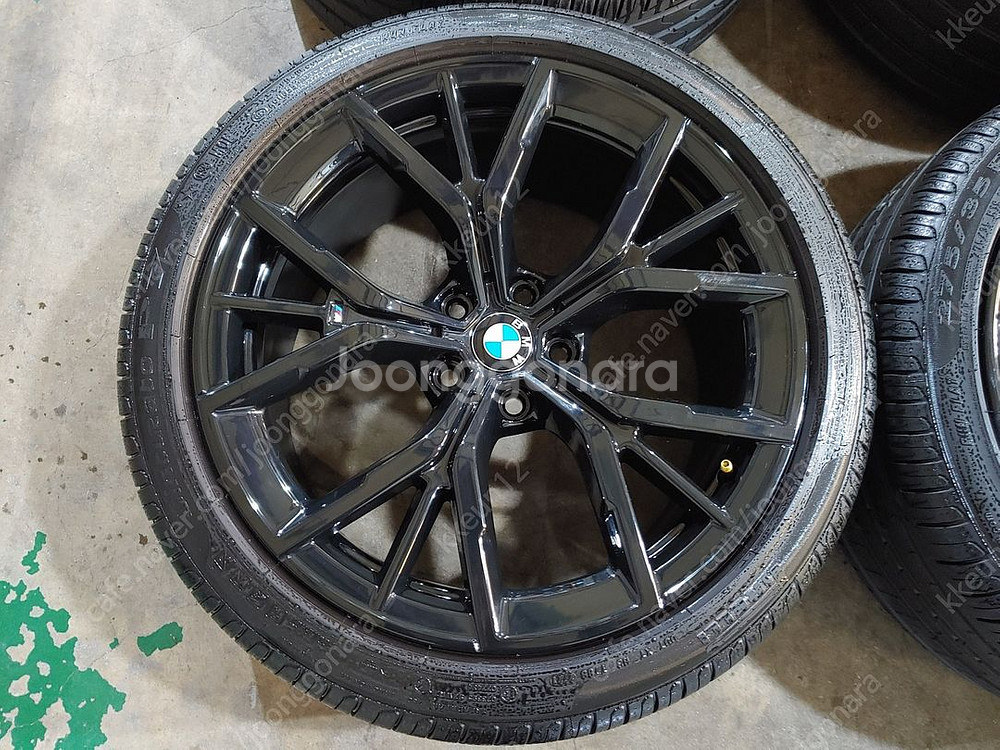 BMW G30 5시리즈 845M 19인치 정품 휠타이어--3