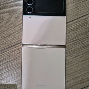 갤럭시 Z Flip4 핑크골드, 보라 퍼플 팝니다.