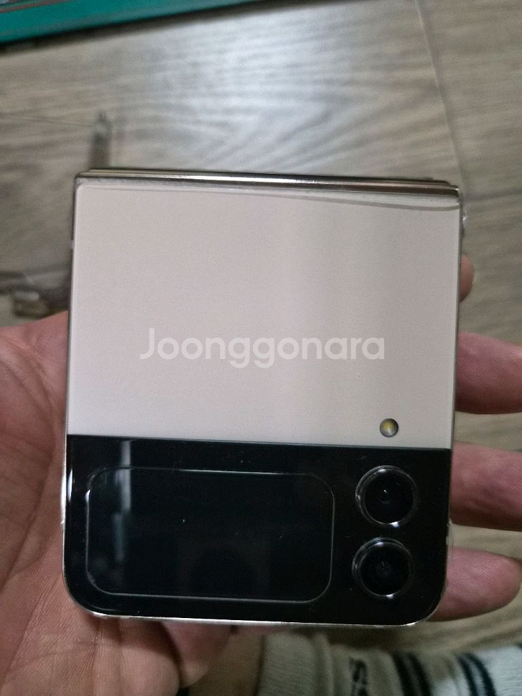 갤럭시 Z Flip4 핑크골드, 보라 퍼플 팝니다.--3