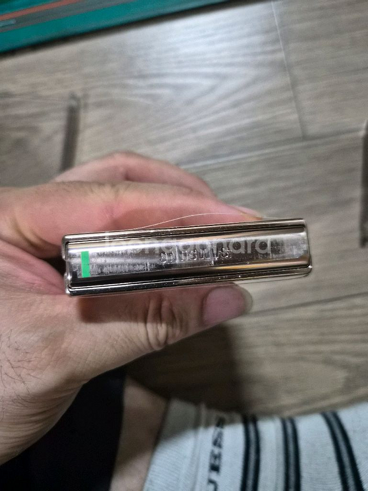 갤럭시 Z Flip4 핑크골드, 보라 퍼플 팝니다.--2