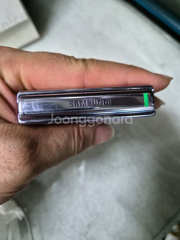 갤럭시 Z Flip4 핑크골드, 보라 퍼플 팝니다.--7