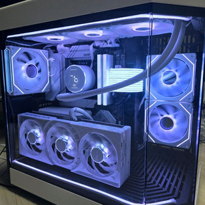 라이젠7 9800X3D RTX5080 어항본체 팝니다