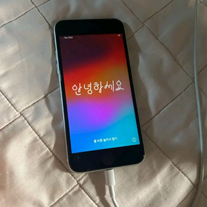 아이폰 SE2 128G 화이트 팔아요^^