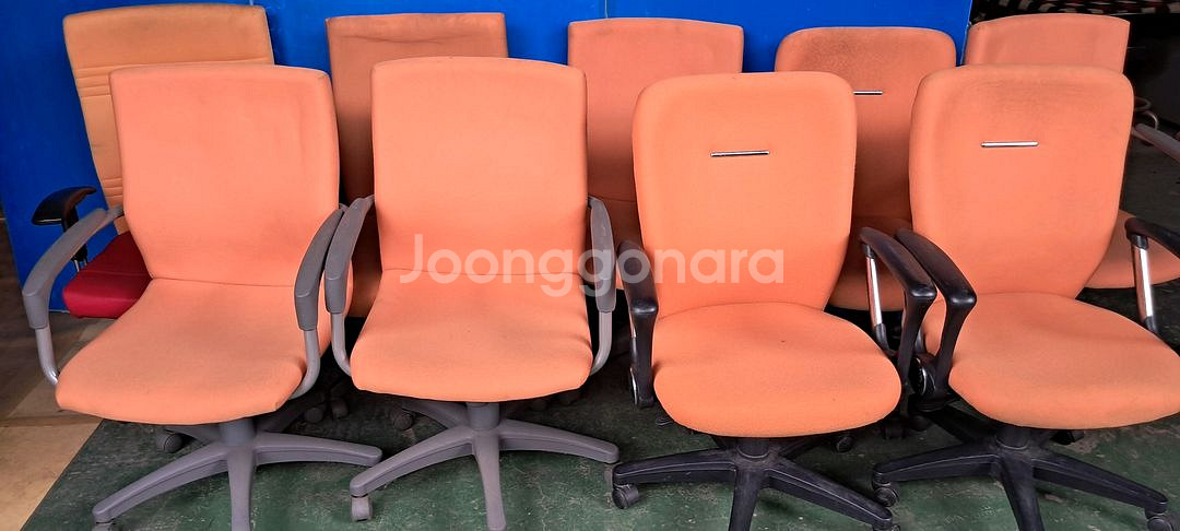 오렌지색 천의자 패브릭바퀴의자--1
