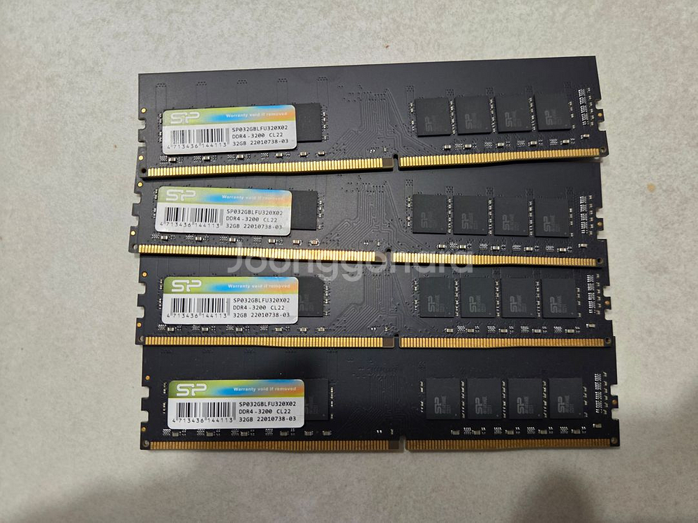 DDR4 32기가 PC용 메모리 4개 판매. 각 7만--0