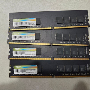 DDR4 32기가 PC용 메모리 4개 판매. 각 7만