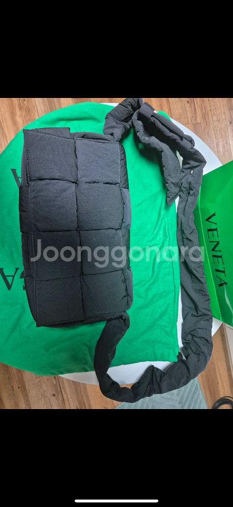 보테가 패디드테크 카세트백 패딩백--0