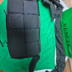 보테가 패디드테크 카세트백 패딩백