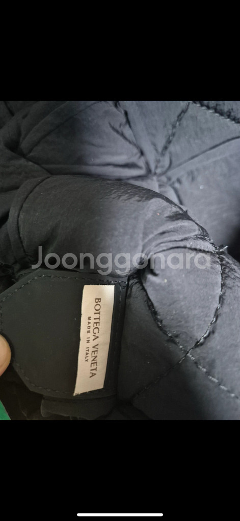 보테가 패디드테크 카세트백 패딩백--4
