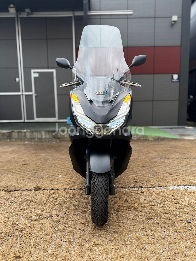혼다 Pcx125 ABS 22년형 2만Km 판매합니다.--2