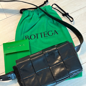 보테가 베네타 카세트 벨트백 크로스백